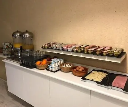 בית הארחה Oyo Duc De Gaeta